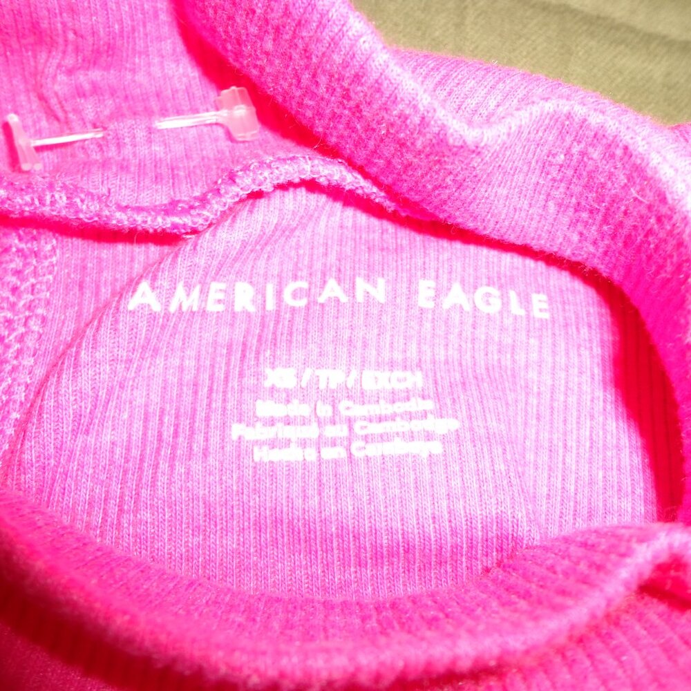 NWOT American Eagle Cropped Ribbed Top XS/TP Long Sleeves Mock Neck Hot Pink - Picture 11 of 11